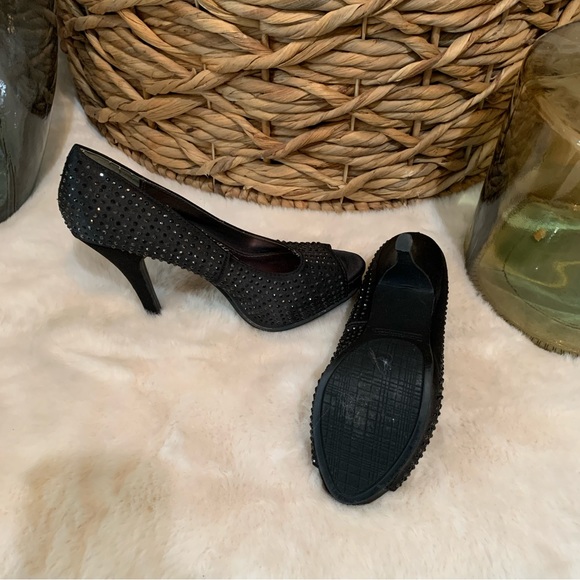 Heels - Picture 3 of 4